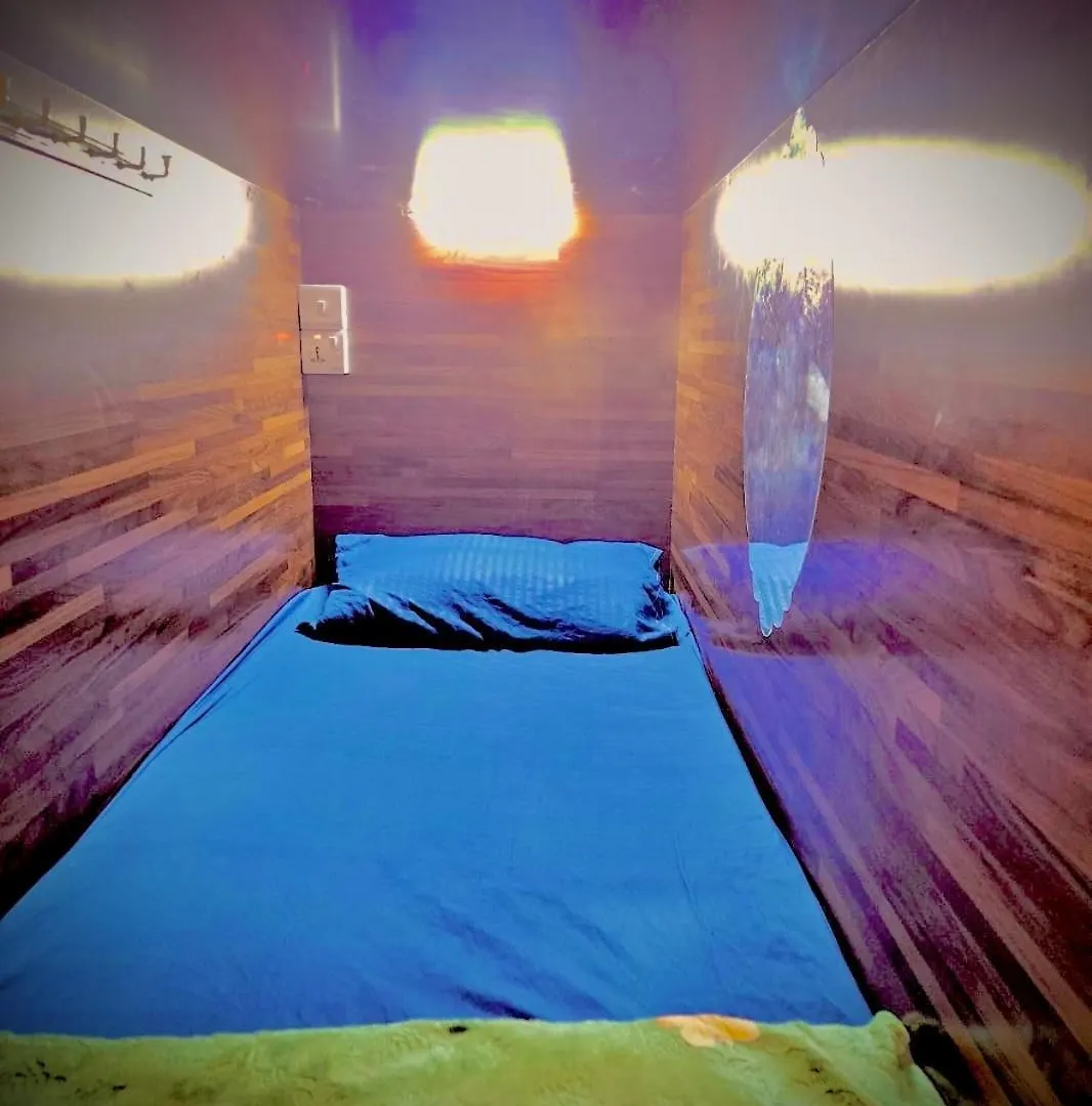 دبي Woodvilla Hostel 0*,