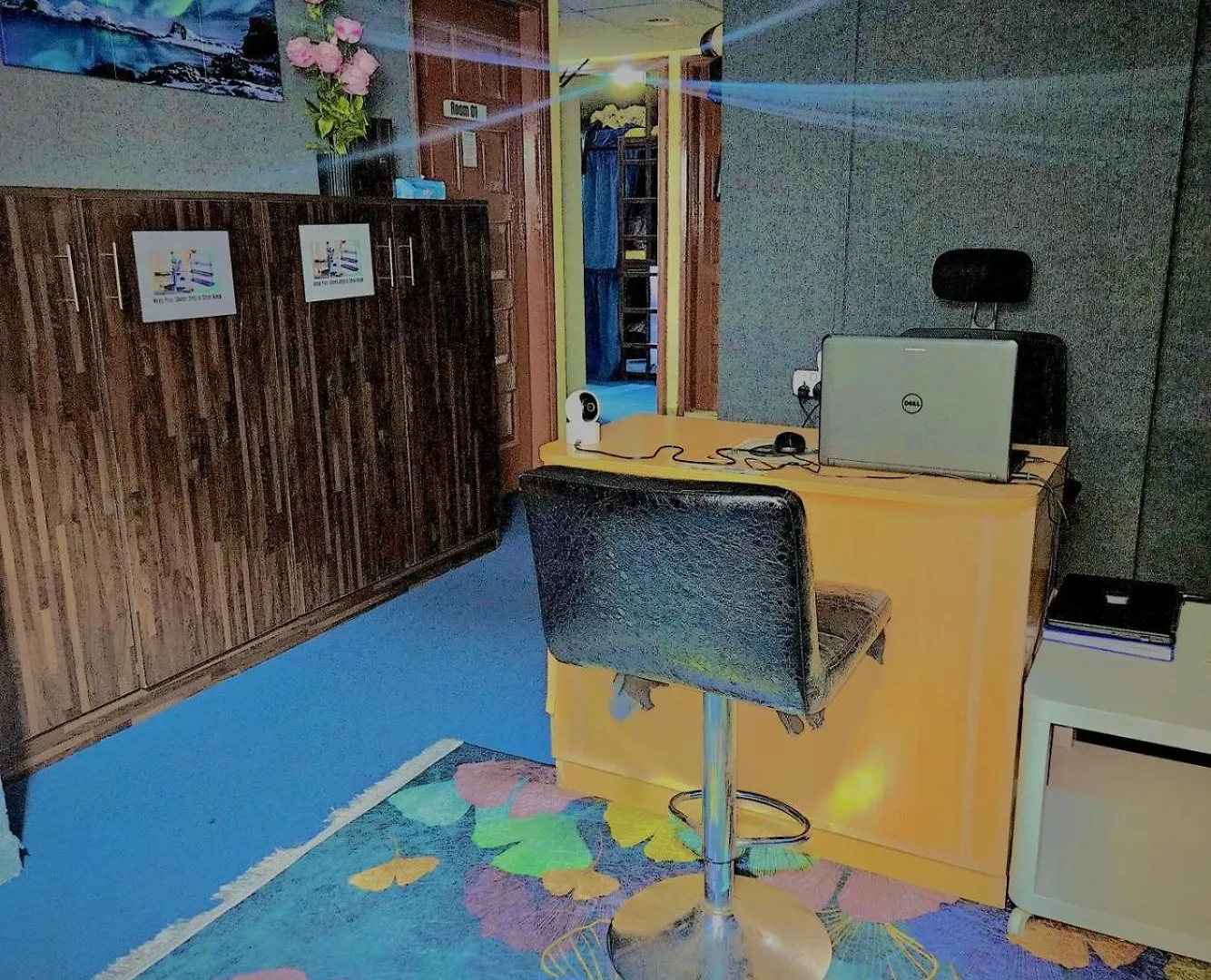 Woodvilla Hostel Dubaj
