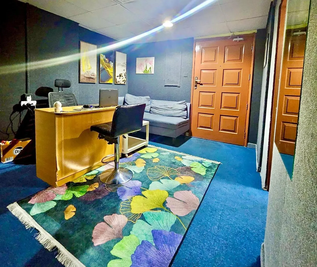 Woodvilla Hostel Dubaj